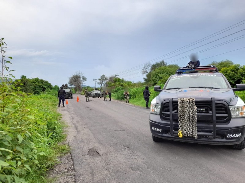 Reportan enfrentamiento tras ataque a policías en carretera de Uruapan