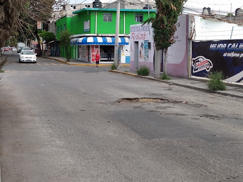 Reportan enorme bache en la 12 norte