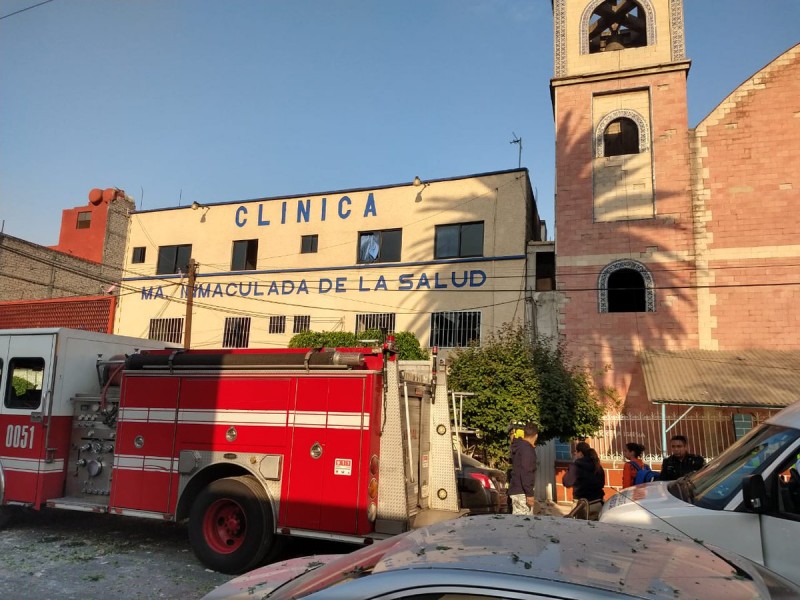 Reportan explosión en clínica de la Venustiano Carranza