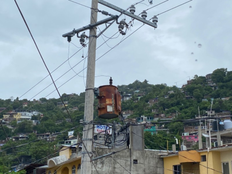 Reportan fallas de energía eléctrica en el centro de Zihuatanejo