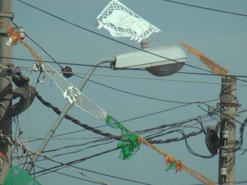 Reportan fallas en el alumbrado público en Tangamandapio