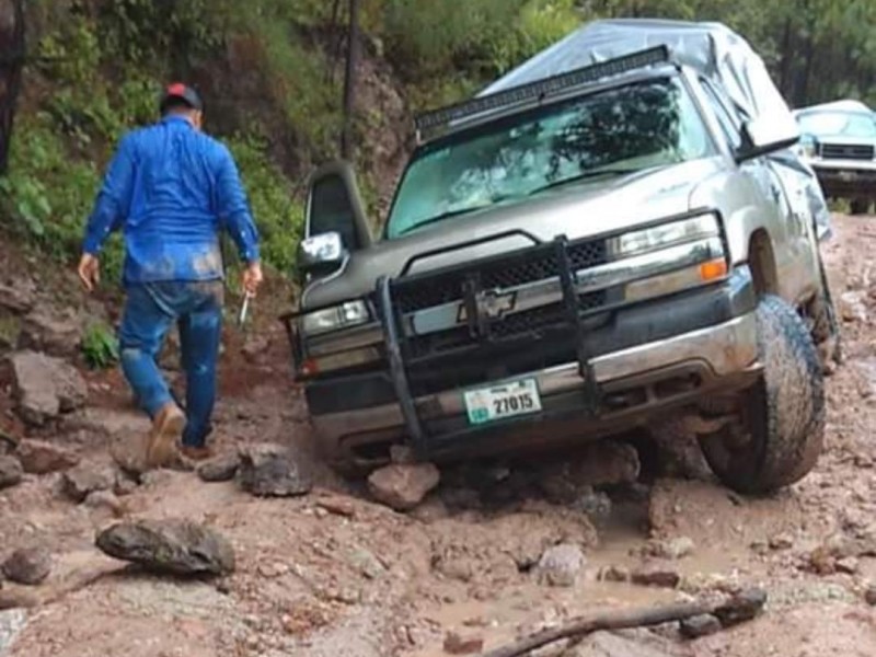 Reportan camino destruido en Del Nayar