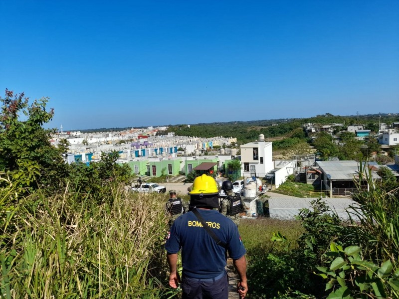 Reportan incendio de pastizal en Petropolis