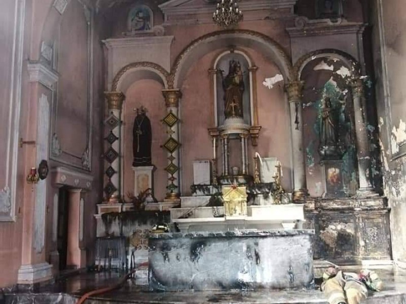 Reportan incendio de templo católico en Ixtlán del Río