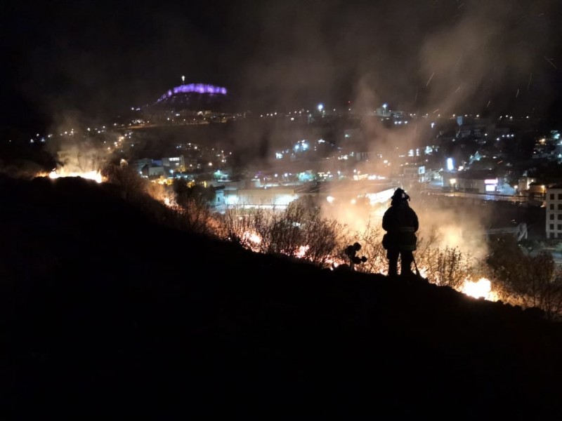 Reportan incendio en el cerro de las bolsas