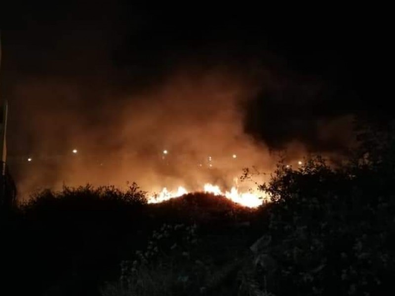 Reportan incendios en lotes baldíos en Miramar
