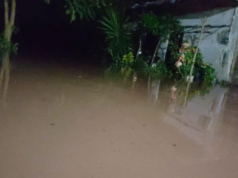 Reportan inundaciones en Sentispac y Pericos