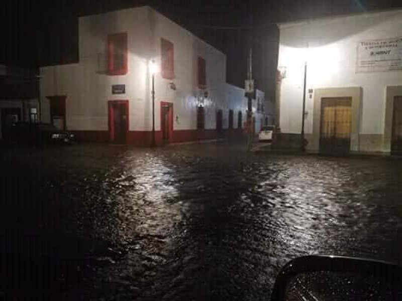 Reportan inundaciones y crecida de ríos en Nayarit