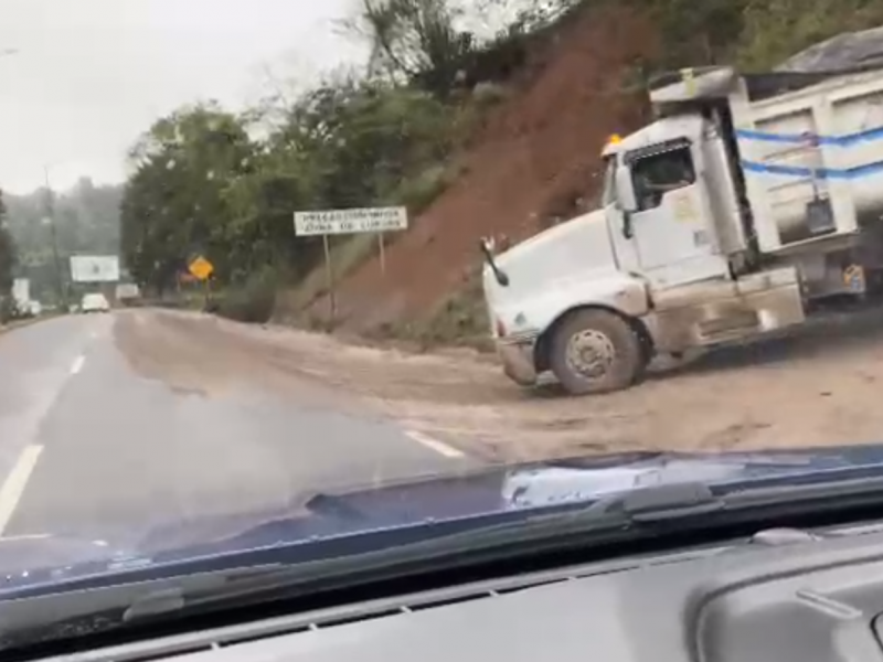Reportan malas condiciones en carretera Xalapa-Coatepec