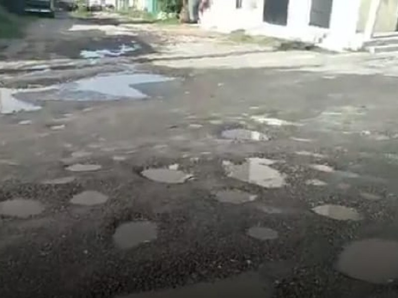 Reportan más de 30 baches en San Ramón