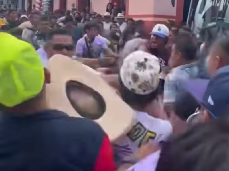 Reportan peleas y batallas campales en Xico (VIDEO)