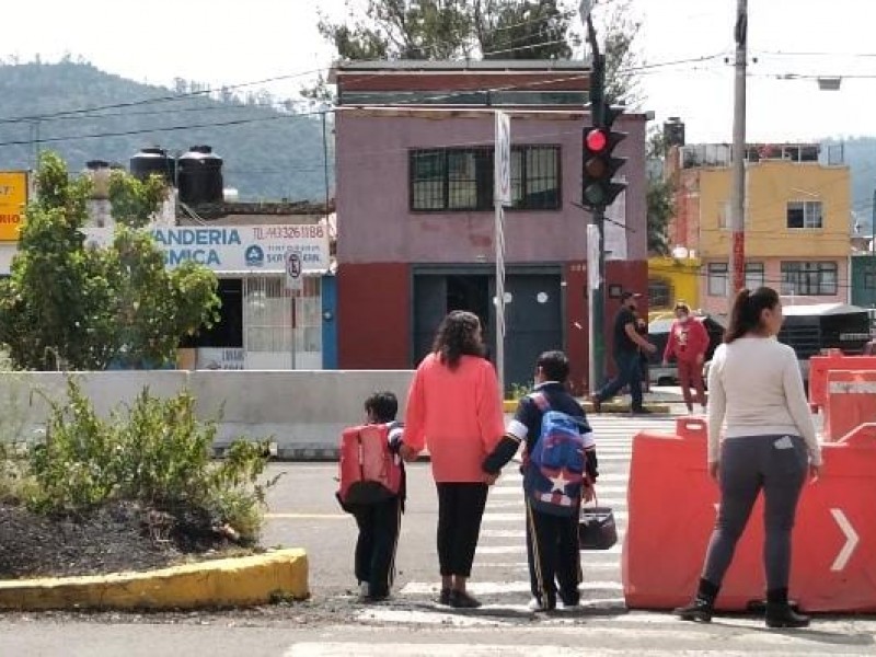 Reportan peligro en cruce peatonal tras apertura de puente elevado