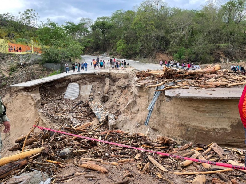 Reportan primer deceso en Huatulco tras paso de Agatha