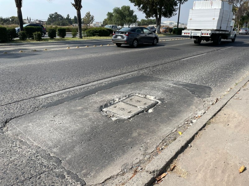 Reportan registro deteriorado con riesgo para conductores