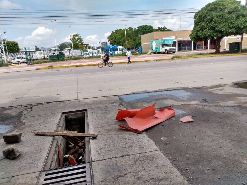 Reportan rejilla riesgosa frente a estación San Jerónimo