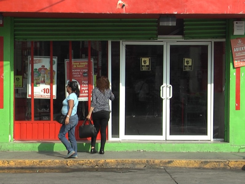 Reportan robos de tiendas de conveniencia en Tuxpan