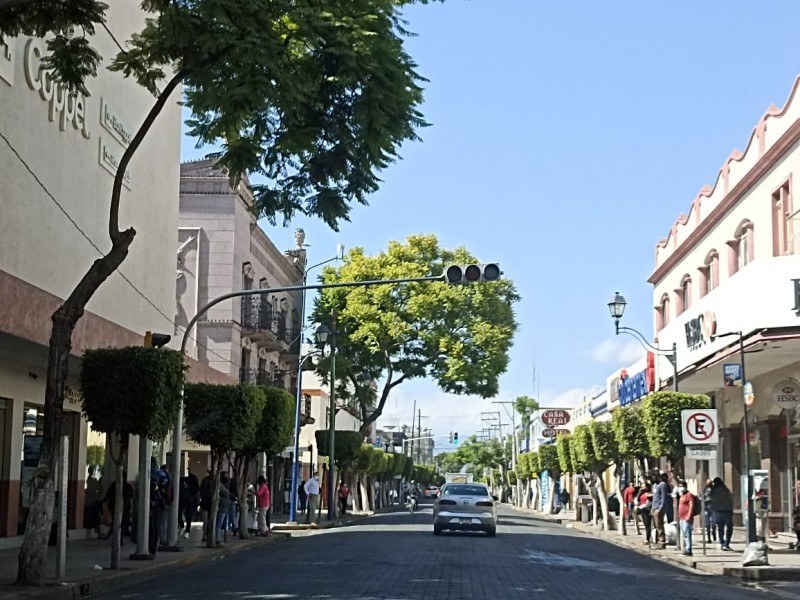 Reportan semáforos descompuestos en avenida Reforma