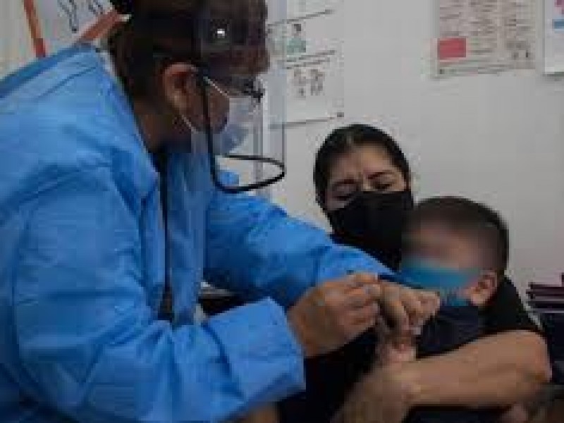 Reportan hospitales sin vacunas para menores de edad