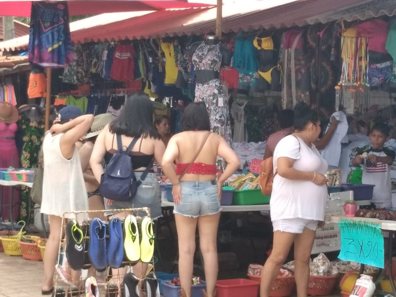 Reportan “tirada” la venta en mercado de playa Linda Ixtapa