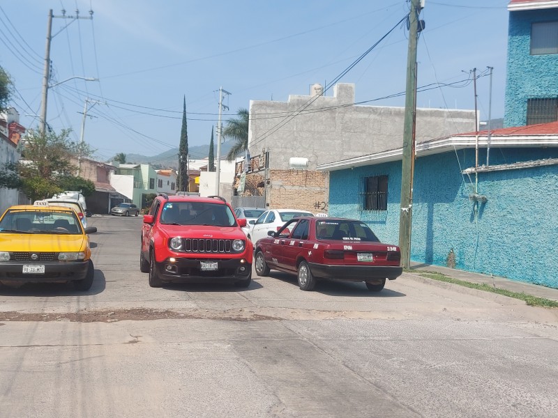 Reportan vecinos de Ciudad del Valle zanja sin reparar