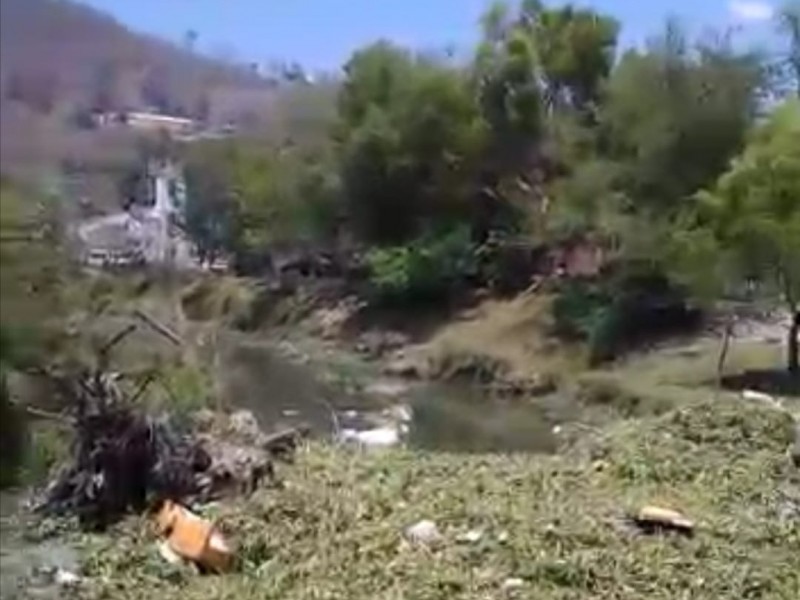 Reportan vecinos de El Faisán taponamiento en río Mololoa