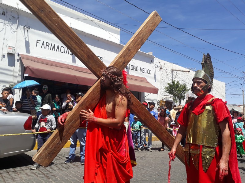 Representan el calvario de Jesús en Guadalupe