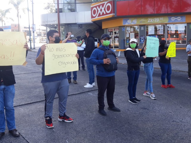 Reprochan a universidad particular por incumplimiento en trámites de titulación