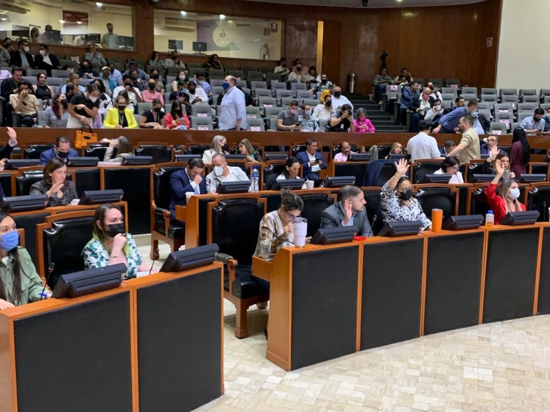 Reprueban diputados en presentación de iniciativas