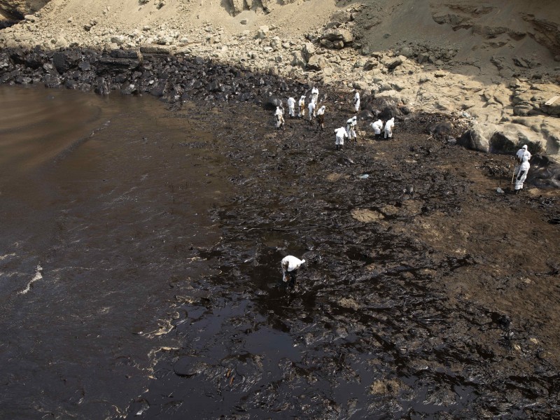 Repsol considera infundada demanda por derrame de crudo en Perú
