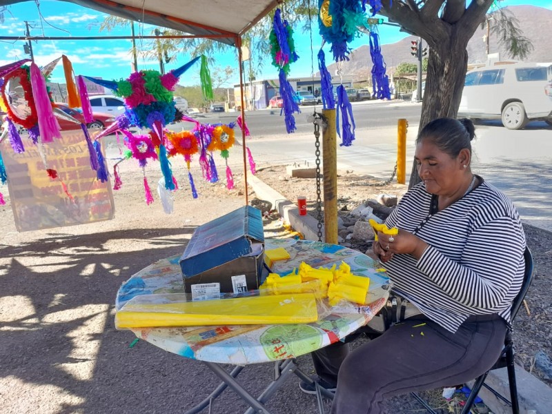 Repunta venta de piñatas en la localidad