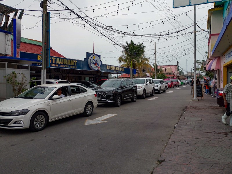 Repuntan restaurantes en puente vacacional