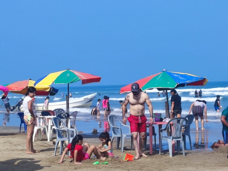 Repuntan ventas de restauranteros de la playa de Tuxpan