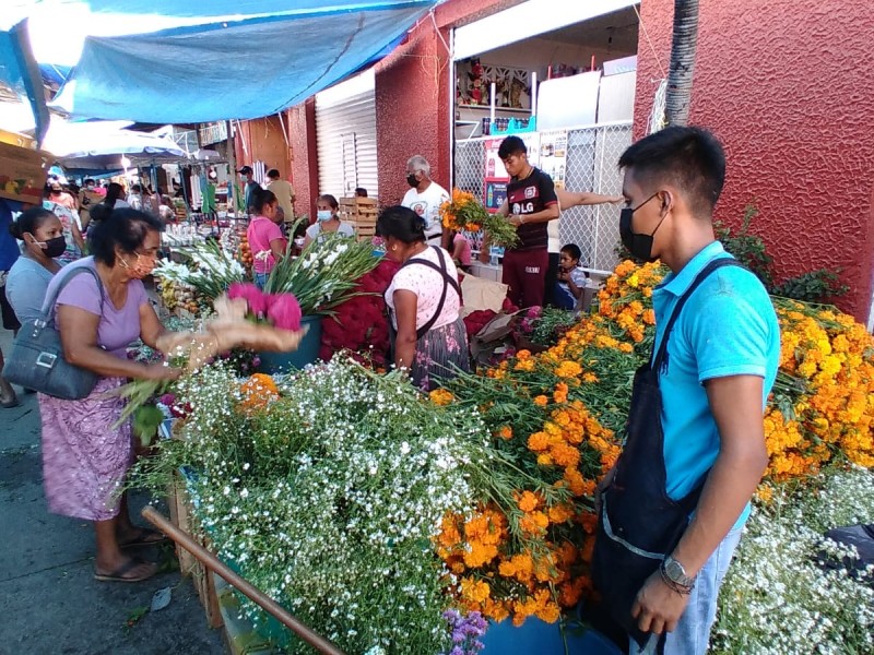 Repuntan ventas para comerciantes por Día de Muertos