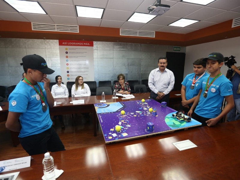 Resalta Víctor Guerrero habilidades de estudiantes de Robótica