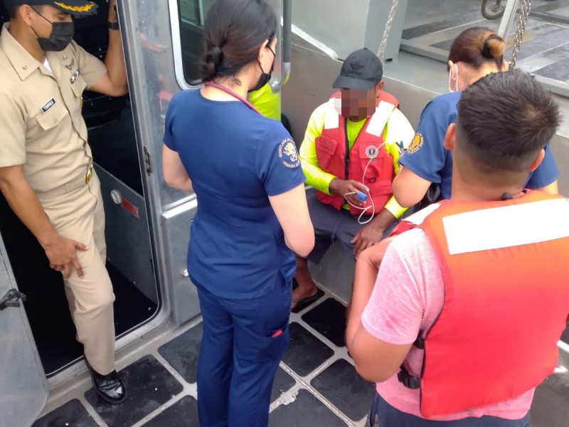 Rescata SEMAR pescadores a la deriva en San Blas