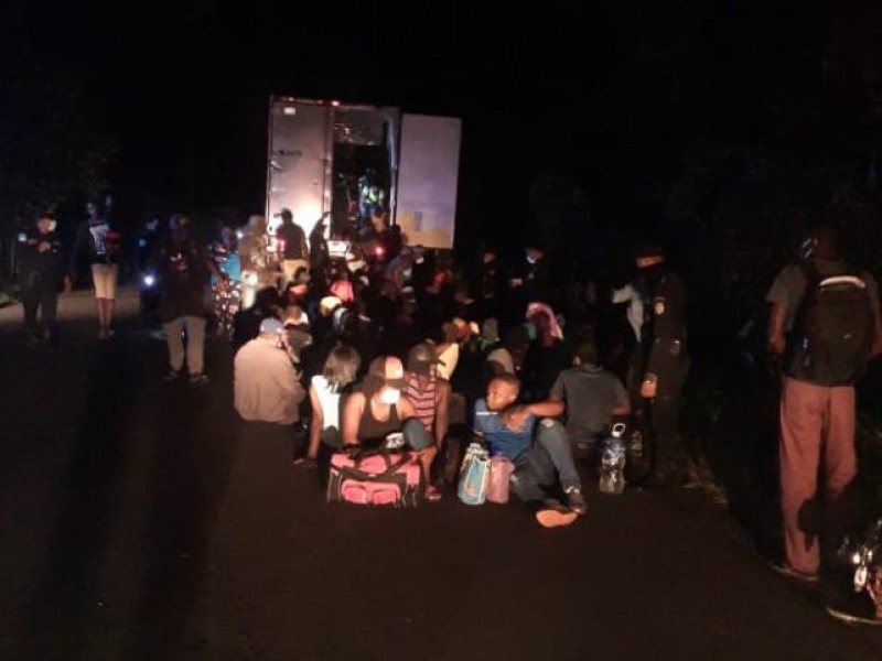 Rescatan a 126 migrantes al sur del país