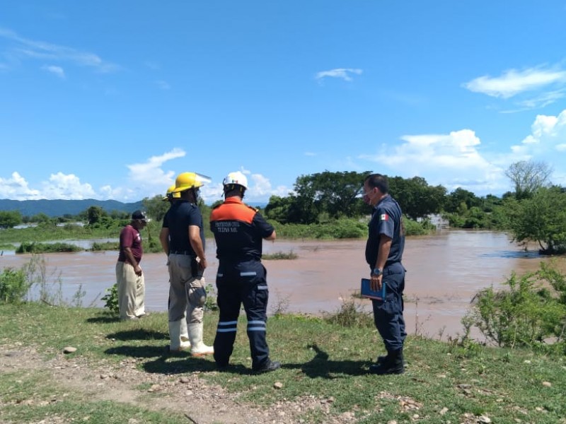 Rescatan a dos personas en el río San Pedro