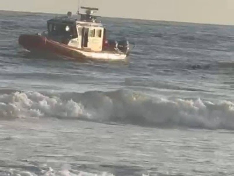 Rescatan a 4 personas en playa El Borrego en San Blas