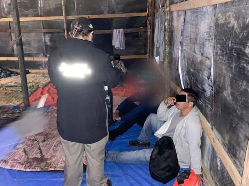 Rescatan a 43 indocumentados en Chiapas.