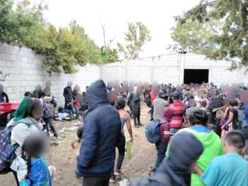 Rescatan a 491 personas migrantes en predio de Yehualtepec