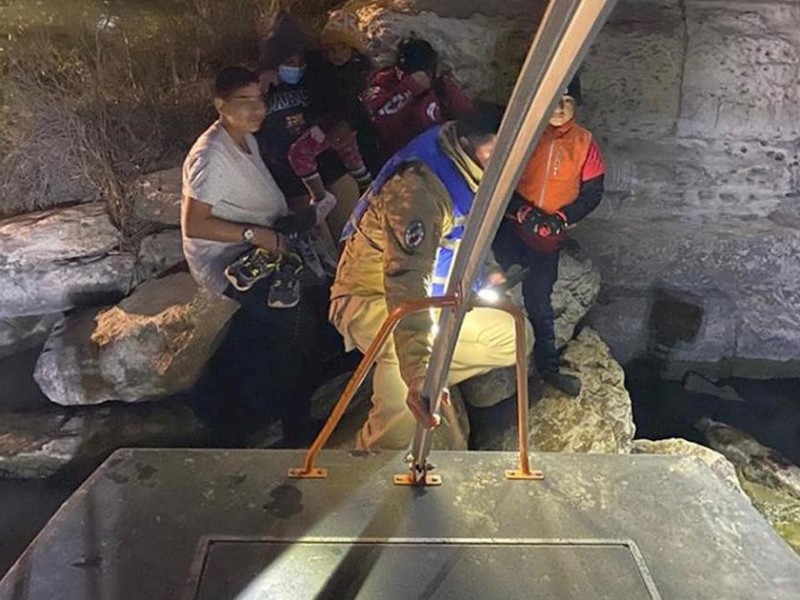 Rescatan a 5 migrantes hondureños en el Río Bravo