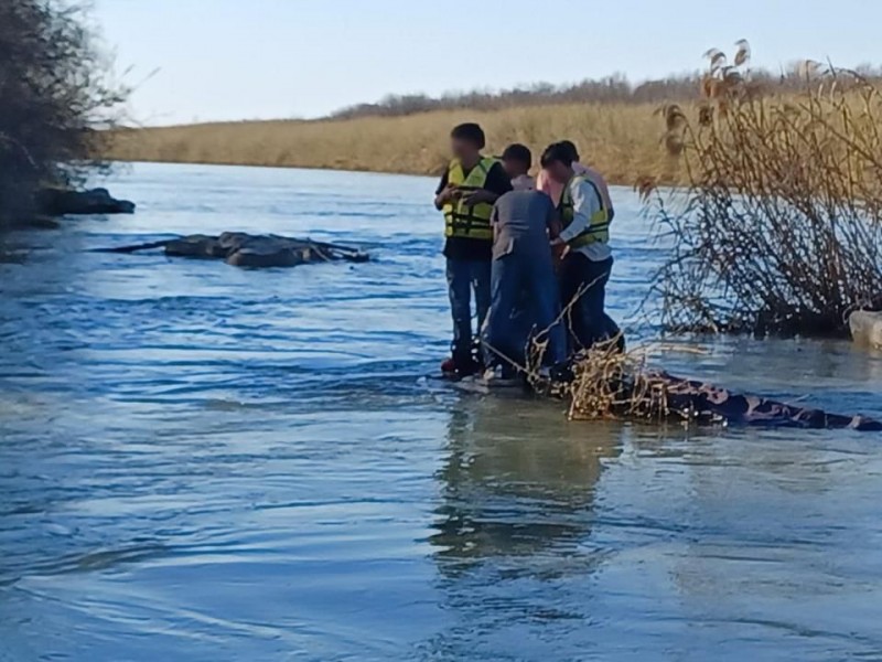 Rescatan a 8 migrantes en el Río Bravo en Coahuila