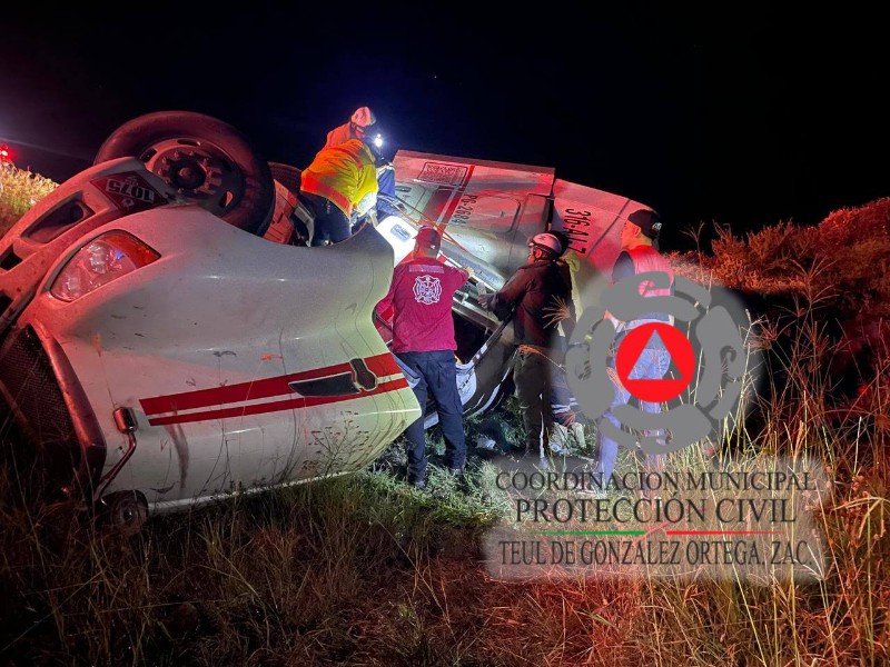 Rescatan a conductor prensado tras accidente de camión con gas LP