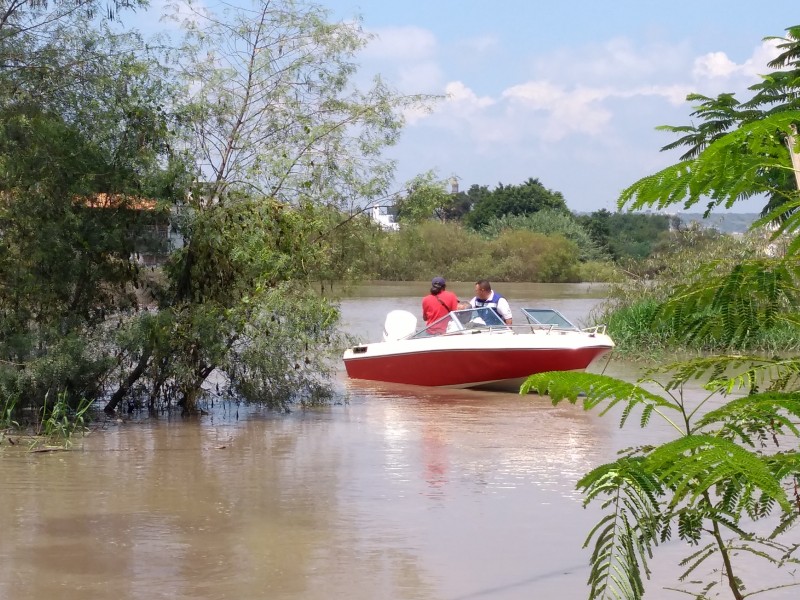 Rescatan a damnificados por desborde del Lerma