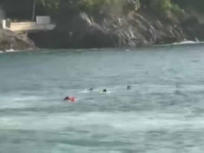 Rescatan a dos jóvenes con riesgo de ahogamiento en playa La Audiencia