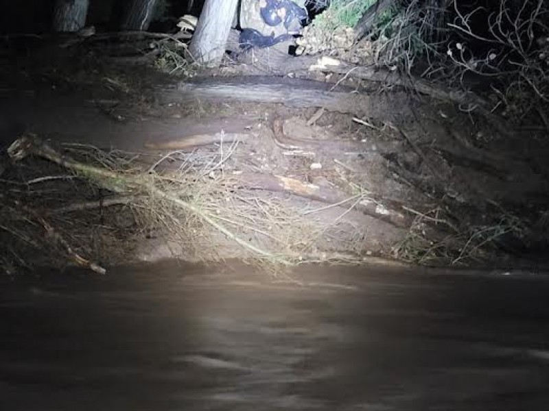 Rescatan a familia en arroyo de Nogales, Arizona