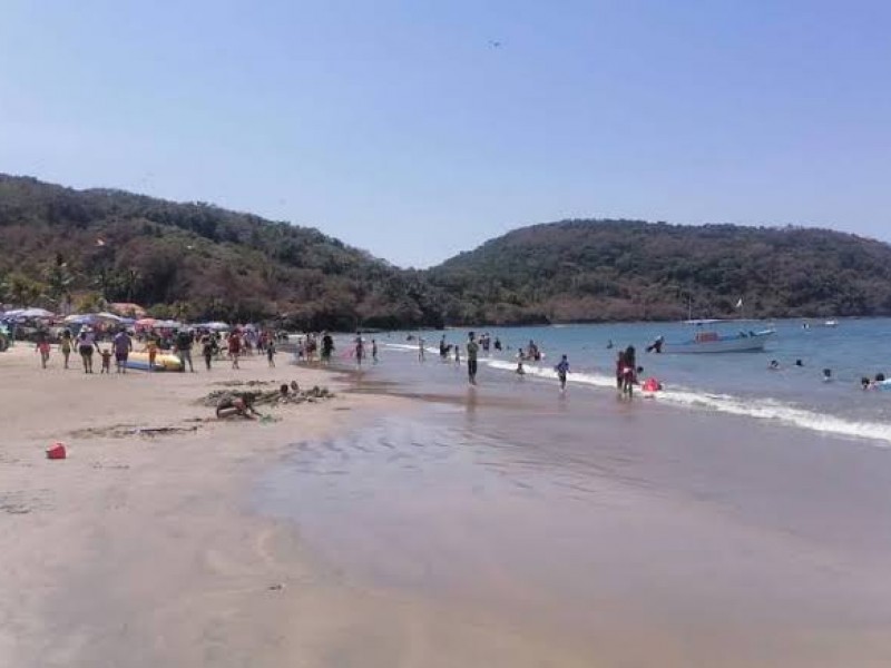 Rescatan a menores de ahogarse en Playa Guayabitos