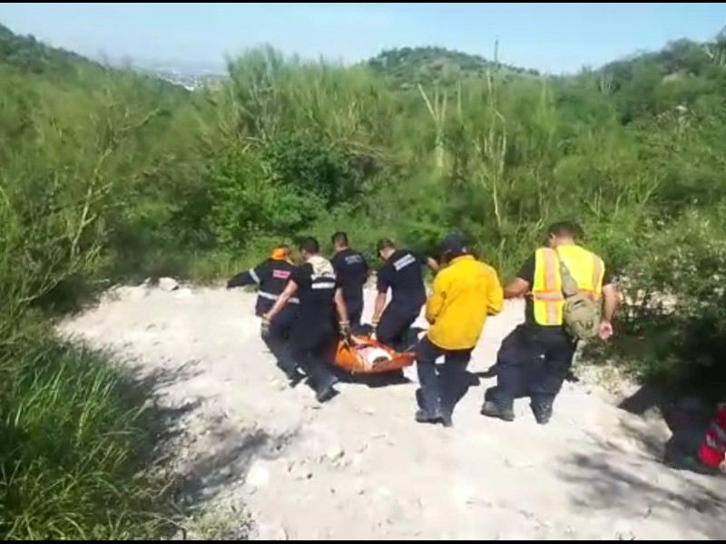 Rescatan a mujer en cerro El Bachoco tras lesionarse