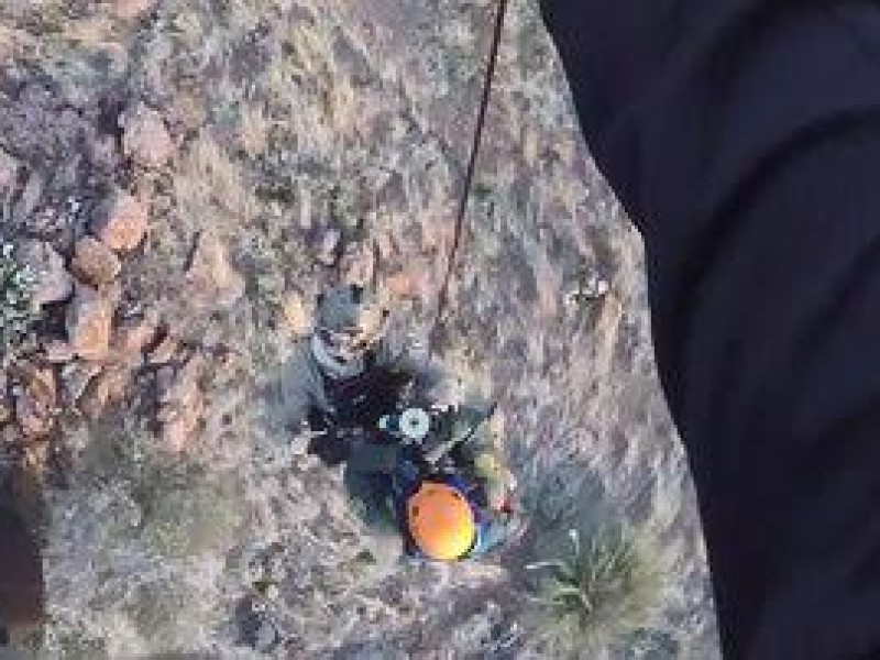 Rescatan a mujer migrante en montañas Baboquivari en Arizona