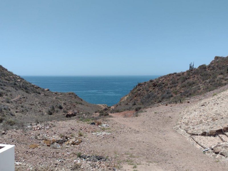 Rescatan a pareja de jóvenes en cerro de Centinela